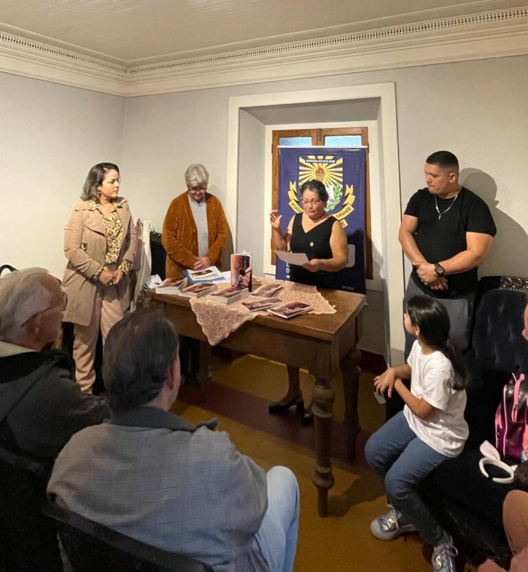 “Outonos”, prosas para enfrentar o luto